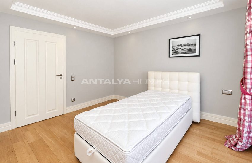 Apartment in a Seafront Complex with Pool in Konyaaltı Antalya 24