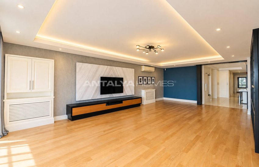 Apartment in a Seafront Complex with Pool in Konyaaltı Antalya 12