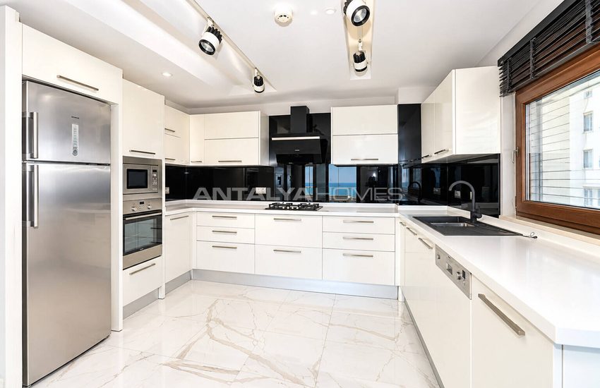 Apartment in a Seafront Complex with Pool in Konyaaltı Antalya 17