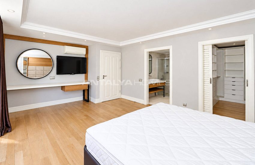 Apartment in a Seafront Complex with Pool in Konyaaltı Antalya 20