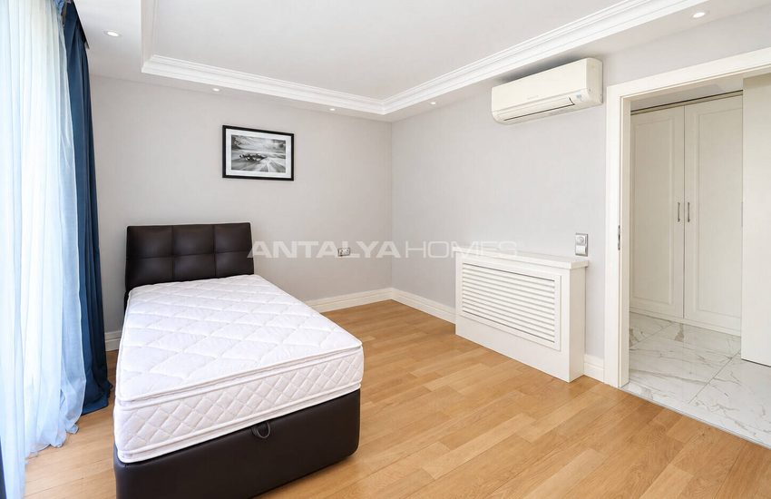 Apartment in a Seafront Complex with Pool in Konyaaltı Antalya 22
