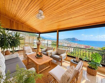 Alanya'da Deniz Manzaralı ve Havuzlu 4 Yatak Odalı Villa 1
