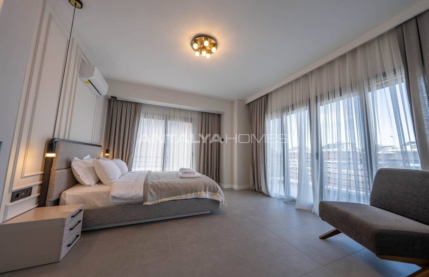 Fethiye’de Çağdaş Tasarımlı Üç Katlı Sıfır Müstakil Villalar 5