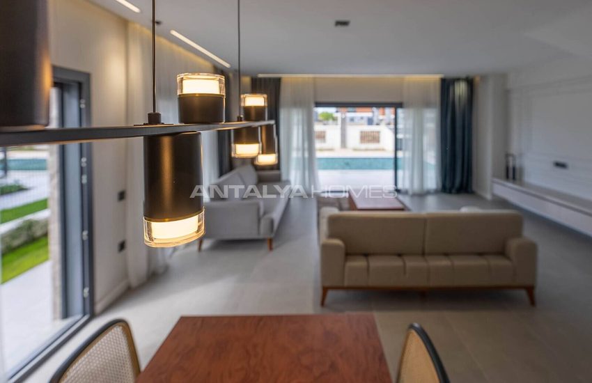 Fethiye’de Çağdaş Tasarımlı Üç Katlı Sıfır Müstakil Villalar 3