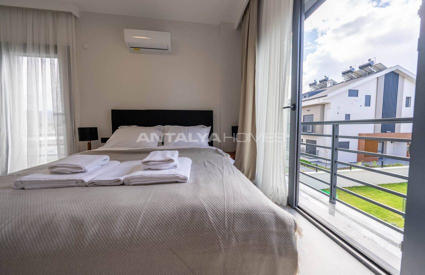 Fethiye’de Çağdaş Tasarımlı Üç Katlı Sıfır Müstakil Villalar 4