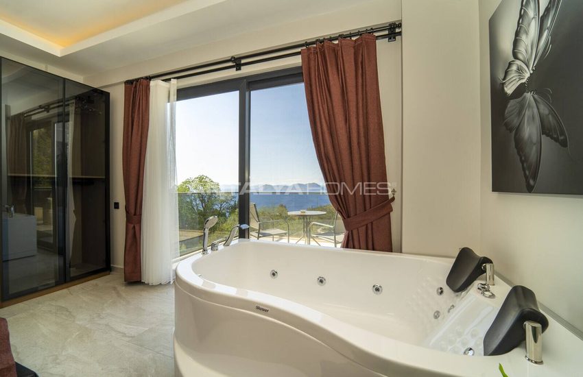 Fethiye Faralya’da Açık ve Kapalı Havuzlu Müstakil Villa 34