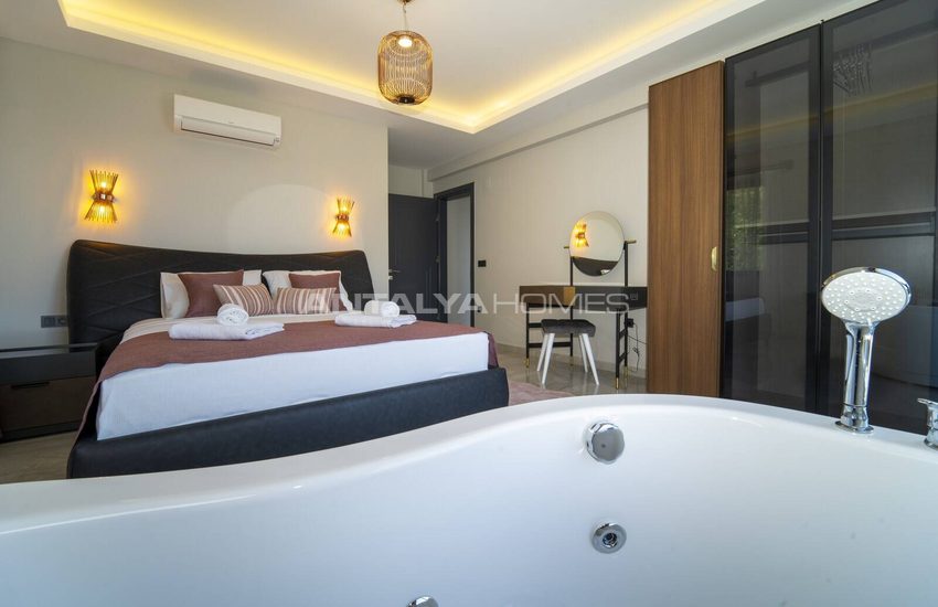 Fethiye Faralya’da Açık ve Kapalı Havuzlu Müstakil Villa 37