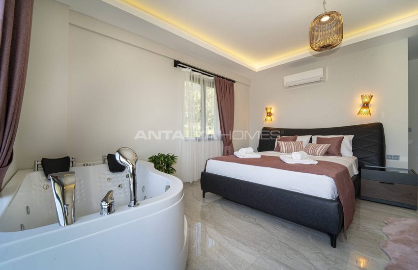 Fethiye Faralya’da Açık ve Kapalı Havuzlu Müstakil Villa 38