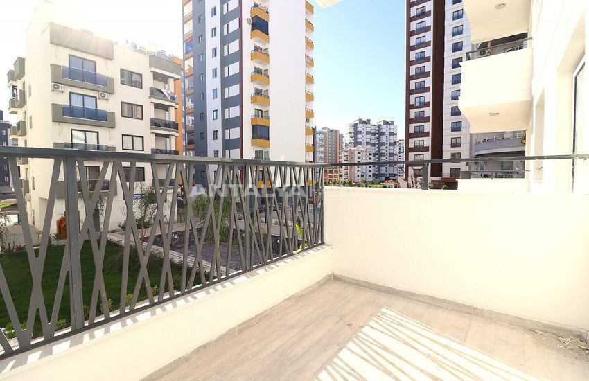 Mersin Mezitli'de Denize Yürüme Mesafesinde Satılık Daireler 11
