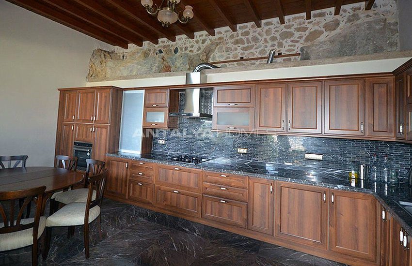 Antique Mansion Inside the Walls of Alanya Castle 33