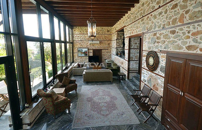 Antique Mansion Inside the Walls of Alanya Castle 32