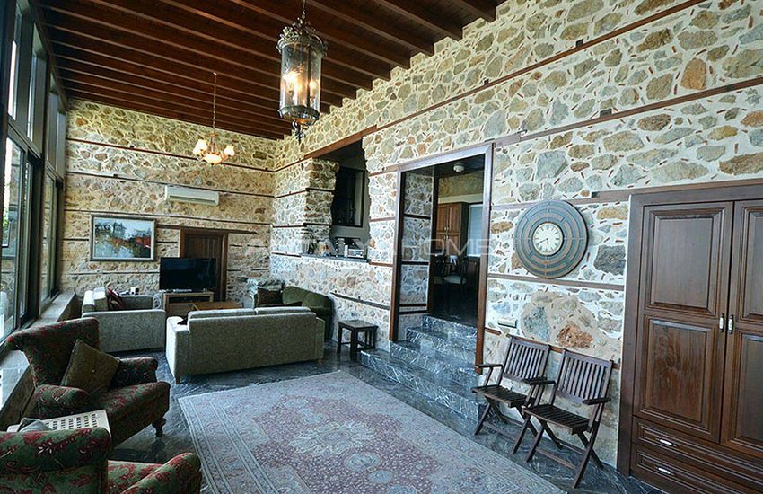 Antique Mansion Inside the Walls of Alanya Castle 30
