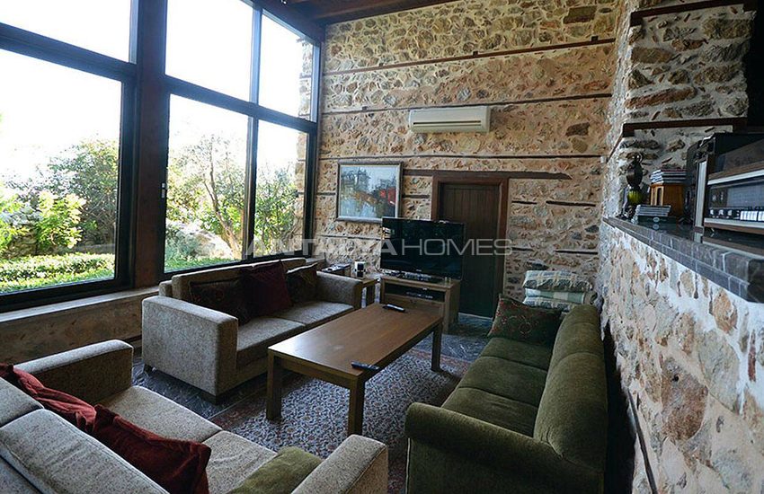 Antique Mansion Inside the Walls of Alanya Castle 29