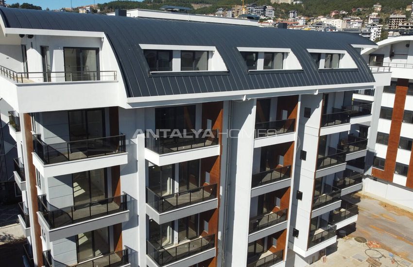 Real Estate in a Complex with Swimming Pool in Alanya Oba 17
