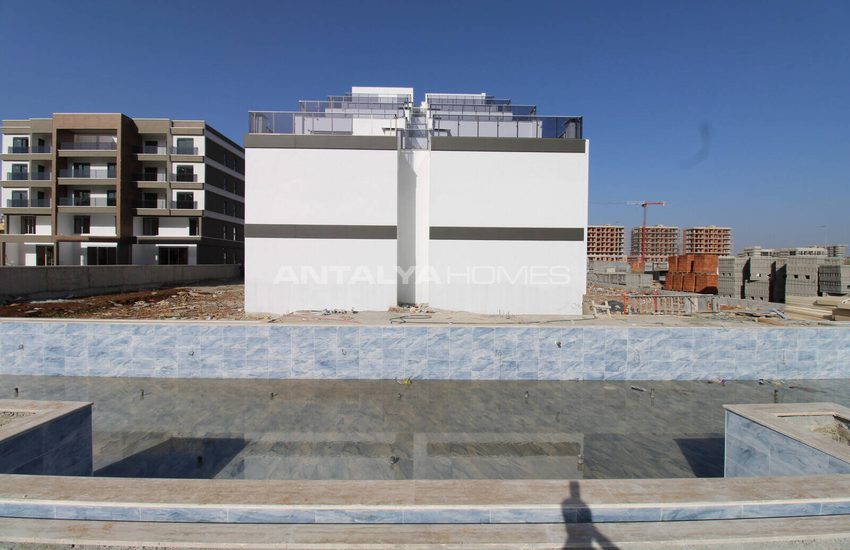 Large Terraced Apartments in Perfect Location in Antalya 42