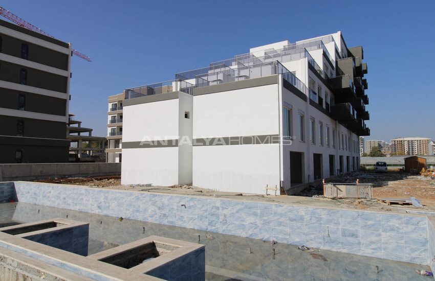 Large Terraced Apartments in Perfect Location in Antalya 39
