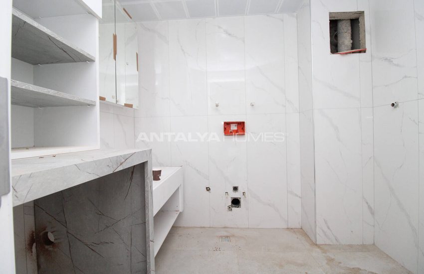 Large Terraced Apartments in Perfect Location in Antalya 28