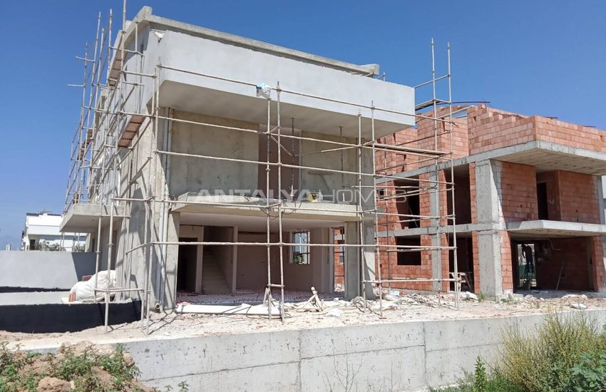 Semi-detached Villas with Private Pools and Gardens in Kundu 12