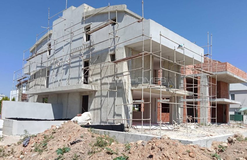 Semi-detached Villas with Private Pools and Gardens in Kundu 13
