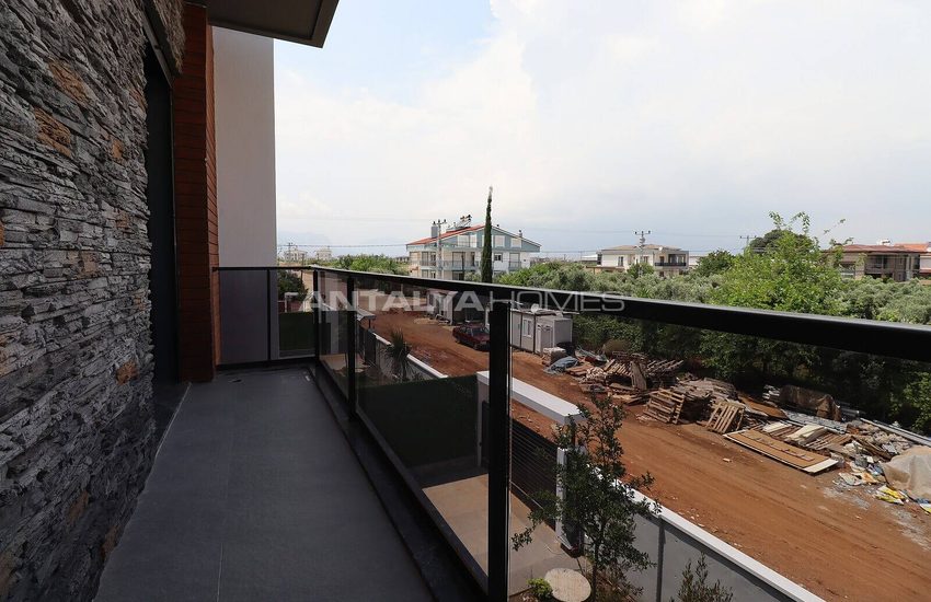 Hus Med Vinterträdgård Och Öppen Parkering I Antalya Altinkale 28