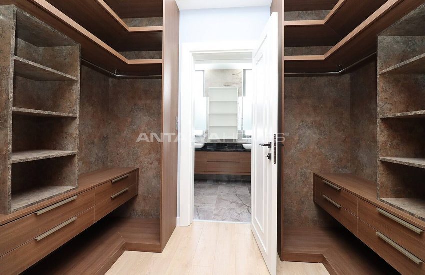 Hus Med Vinterträdgård Och Öppen Parkering I Antalya Altinkale 18