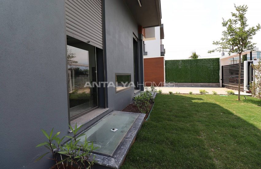 Hus Med Vinterträdgård Och Öppen Parkering I Antalya Altinkale 27