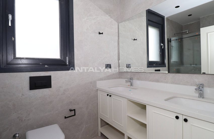 Antalya Döşemealtı'nda Ana Yola Yakın Yarı Müstakil Villalar 16