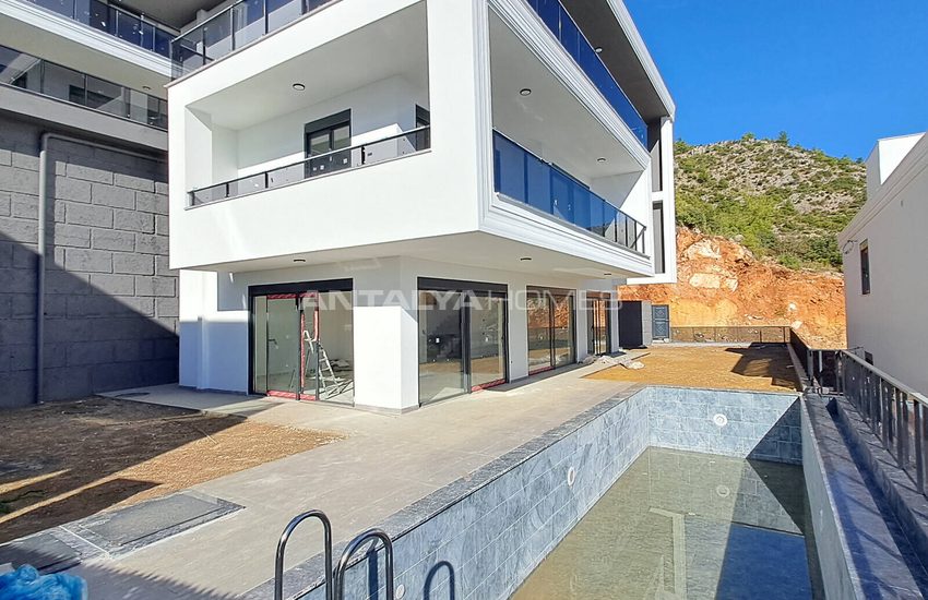 Sea View Property with Private Pool and Garden in Alanya 41