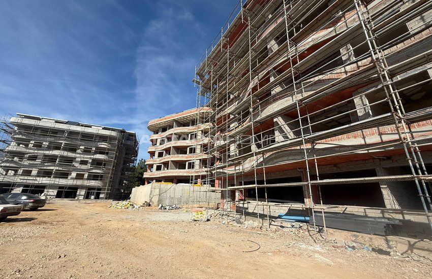 Alanya Oba'da Denize Yakın Sitede Doğa Manzaralı Şık Daireler 41