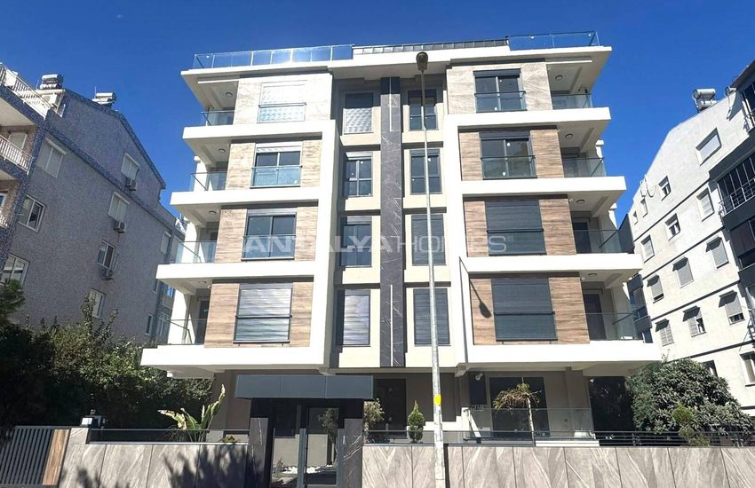 شقق في مجمع سكني به مسبح ومواقف سيارات في أنطاليا كونيالتي 21