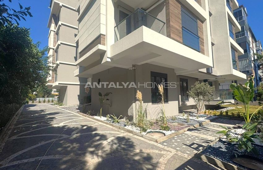 شقق في مجمع سكني به مسبح ومواقف سيارات في أنطاليا كونيالتي 23