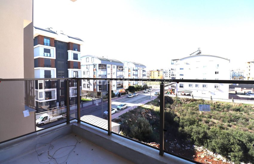 Antalya Kepez'de Havuzlu Site İçinde Daireler 13
