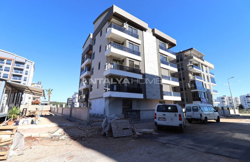 Antalya Kepez'de Havuzlu Site İçinde Daireler 8