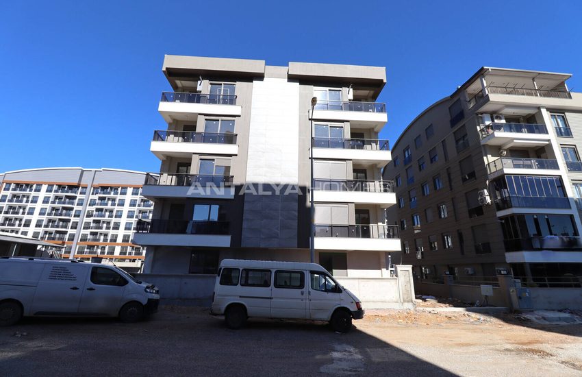 Antalya Kepez'de Havuzlu Site İçinde Daireler 9