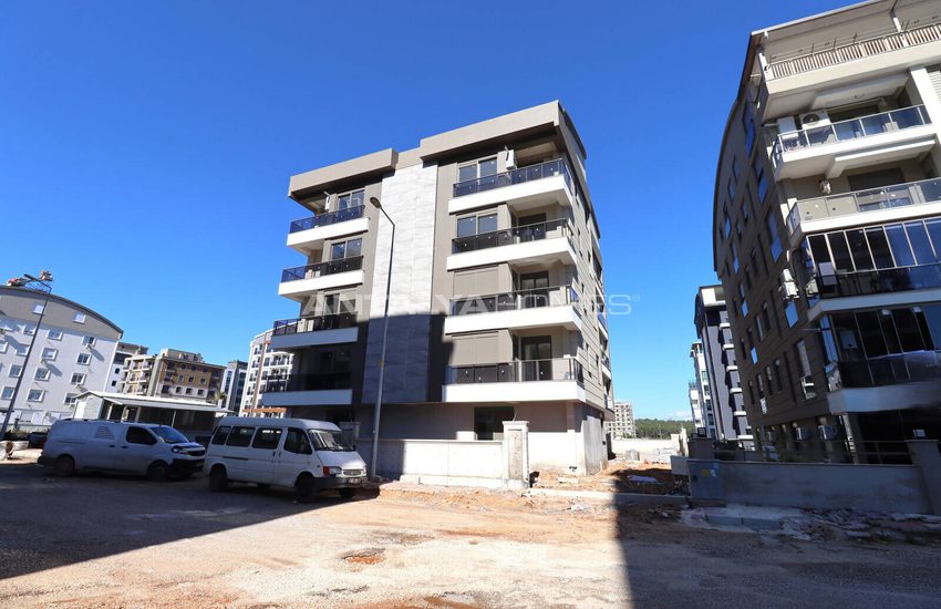 Antalya Kepez'de Havuzlu Site İçinde Daireler 10