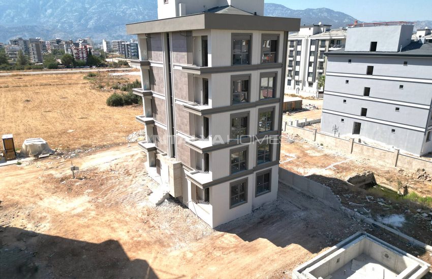 Lägenheter Med Bergsutsikt I Döşemealtı Med Pool 3