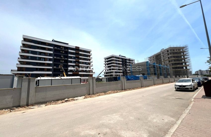 Antalya Kepez'de Havuzlu ve Güvenlikli Sitede Daireler 37
