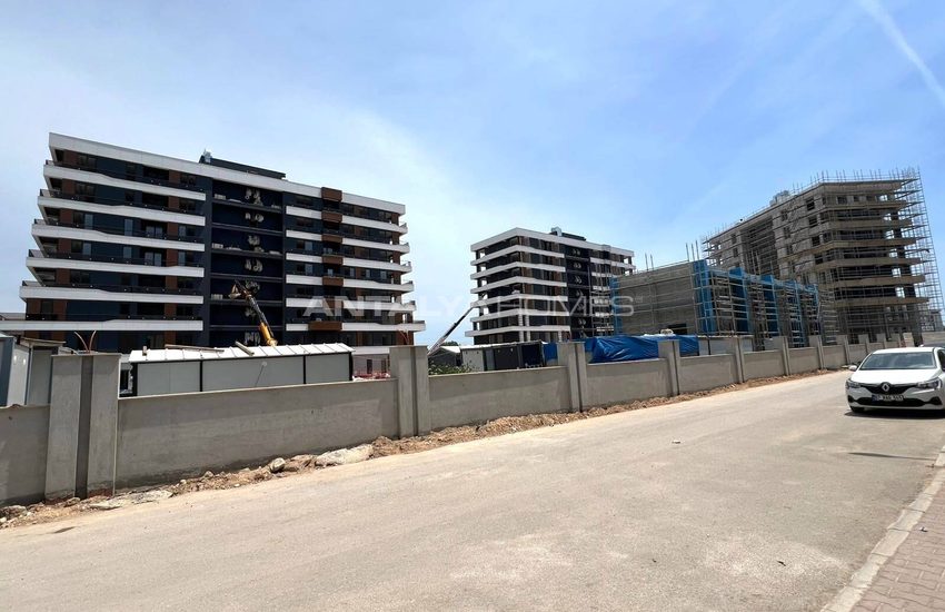 Antalya Kepez'de Havuzlu ve Güvenlikli Sitede Daireler 38