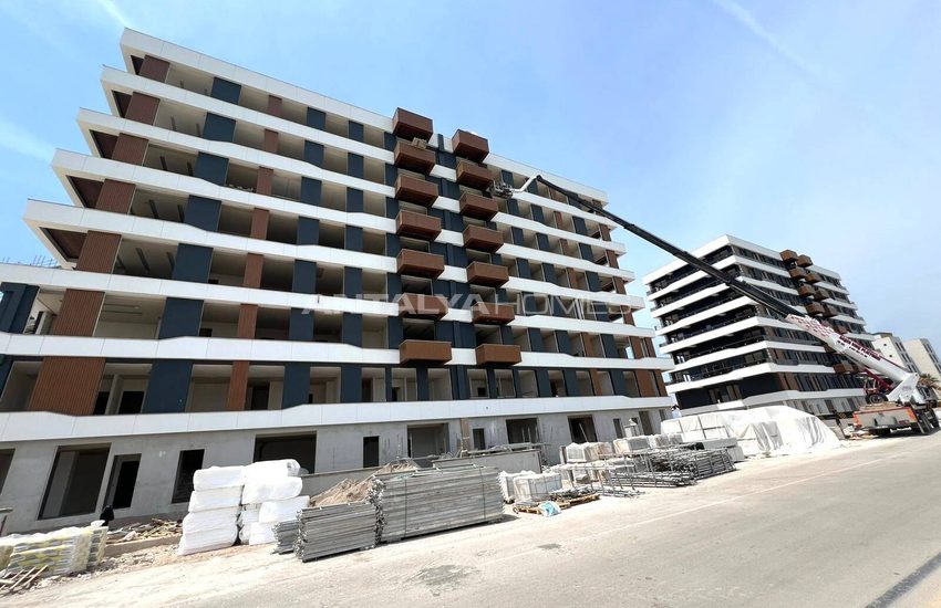 Antalya Kepez'de Havuzlu ve Güvenlikli Sitede Daireler 35