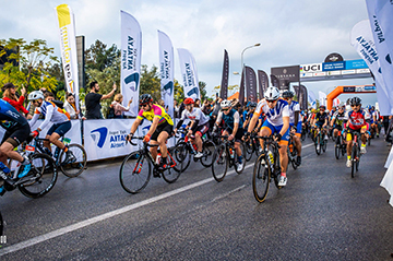 Men racing bikes